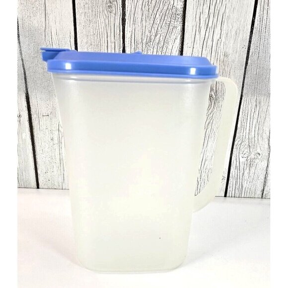 Vintage Tupperware Pitcher #2009B with Blue Lid Oval 64 oz. Capacity - Picture 3 of 11